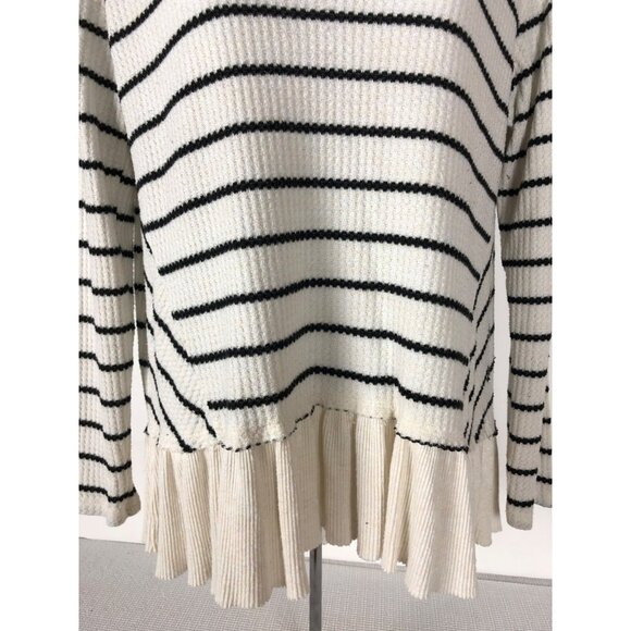 Maurices Sweater Women Size L White with Black Stripe V neck Ruffle Hemline - Picture 5 of 13